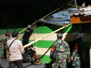 TNI Copoti Baliho Habib Rizieq, Pakar UNS Singgung Perintah Negara