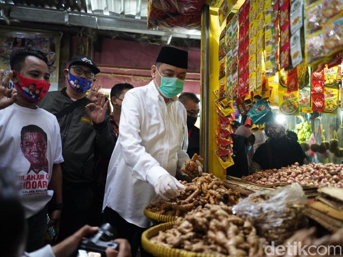 Pasar tradisional disebut sebagai penggerak roda perekonomian masyarakat. Karena itu perlu dilakukan penataan dan tidak boleh kumuh.