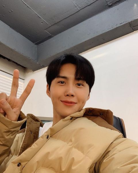 Kim Seon Ho Kim Seon Ho, bintang drama 'Start-Up' yang dijuluki Mr. Dimple.