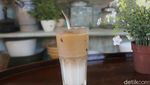 Bergaya Vintage Ol Pops Coffee Ini Bikin Betah Nongkrong