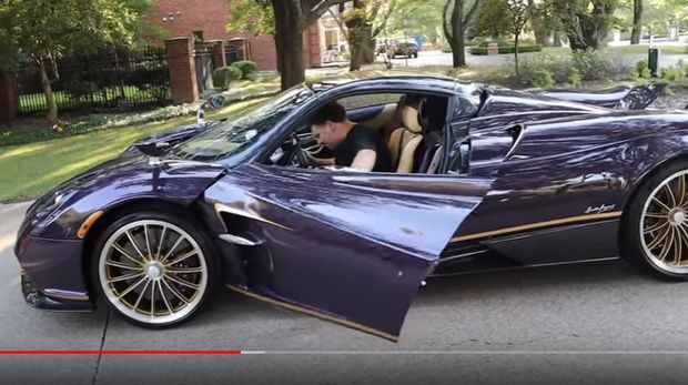 Pagani Huayra Roadster milik Youtuber ABG