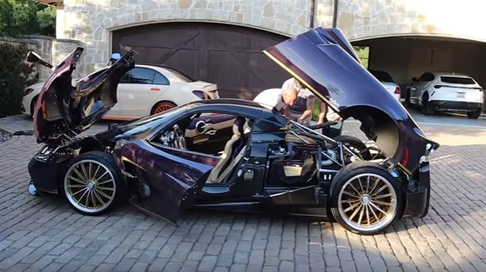 Pagani Huayra Roadster milik Youtuber ABG