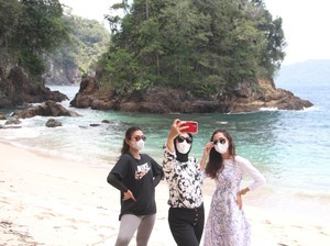 Pesona Pantai Teluk Ijo Banyuwangi