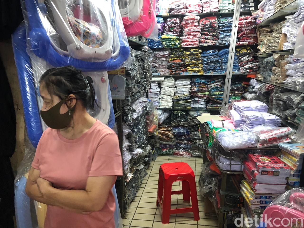Pedagang Seragam