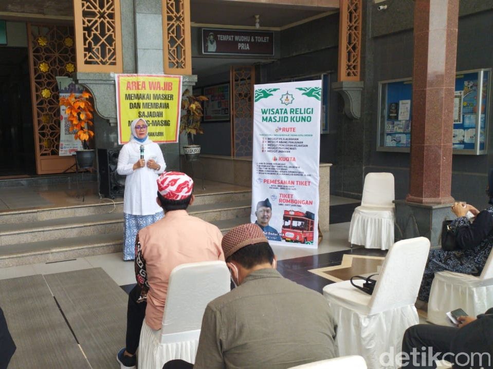 Peluncurkan terobosan paket wisata religi Cirebon