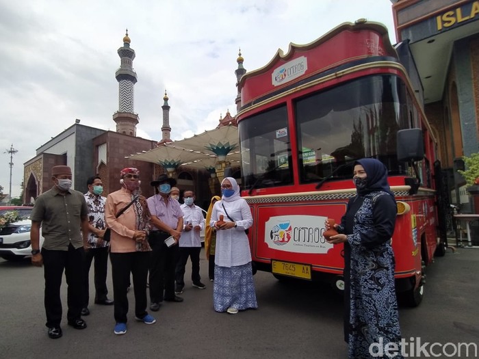 Peluncurkan terobosan paket wisata religi Cirebon