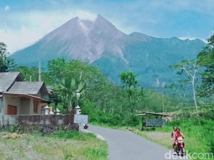 BPBD Klaten: 60 Anak, Ibu Hamil dan Lansia di Lereng Merapi Mengungsi