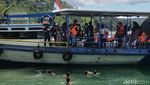 Foto: Serunya Melintasi Keindahan Toba Via Kapal Motor