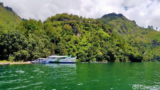 Perjalanan menuju Parapat via kapal motor