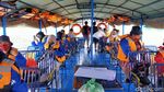 Foto: Serunya Melintasi Keindahan Toba Via Kapal Motor