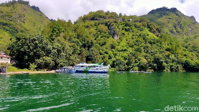 Perjalanan menuju Parapat via kapal motor