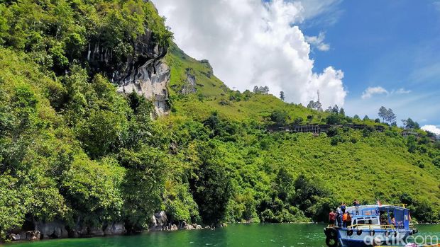 Perjalanan menuju Parapat via kapal motor