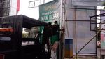 Melihat Lagi Pencopotan Baliho Habib Rizieq di Berbagai Kota Indonesia