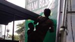 Saat Warga di Beberapa Kota Indonesia Tolak Kehadiran Habib Rizieq