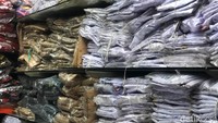Adi menegaskan, dirinya tak minta digratiskan oleh pengelola pasar dalam hal ini PD. Pasar Jaya, maupun Pemerintah Provinsi (Pemprov) DKI Jakarta. Hanya saja, ia meminta setidaknya diberikan keringanan.