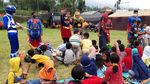 Spiderman hingga Superman Hibur Anak-anak Pengungsi Merapi