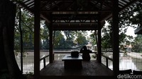 Adanya ruang kreatif budaya di tengah hutan ini tentu menjadi daya tarik tersendiri bagi generasi muda yang ingin terus belajar mengenal akan budayanya. (Siti Fatimah/detikcom)