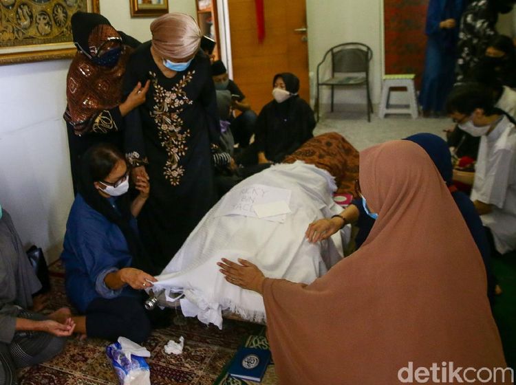Terkini! Suasana Rumah Duka Ricky Yacobi