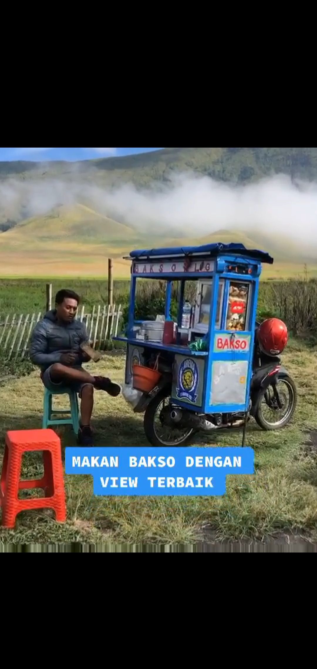Tukang Bakso Mangkal di Bromo, Netizen : Berasa Makan di Surga