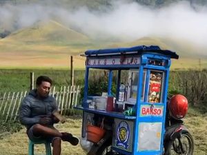 Serba-serbi Bakso, Disebut Kitchen on Motorbike oleh Bule