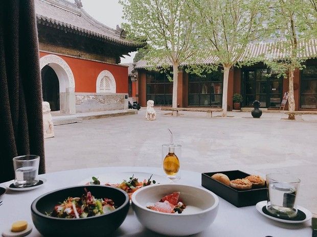 Wow! 5 Tempat Makan Ini Letaknya di Dalam Tempat Ibadah
