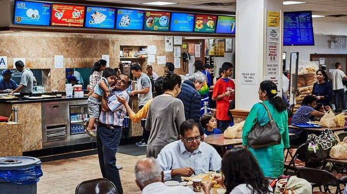 Wow! 5 Tempat Makan Ini Letaknya di Dalam Tempat Ibadah