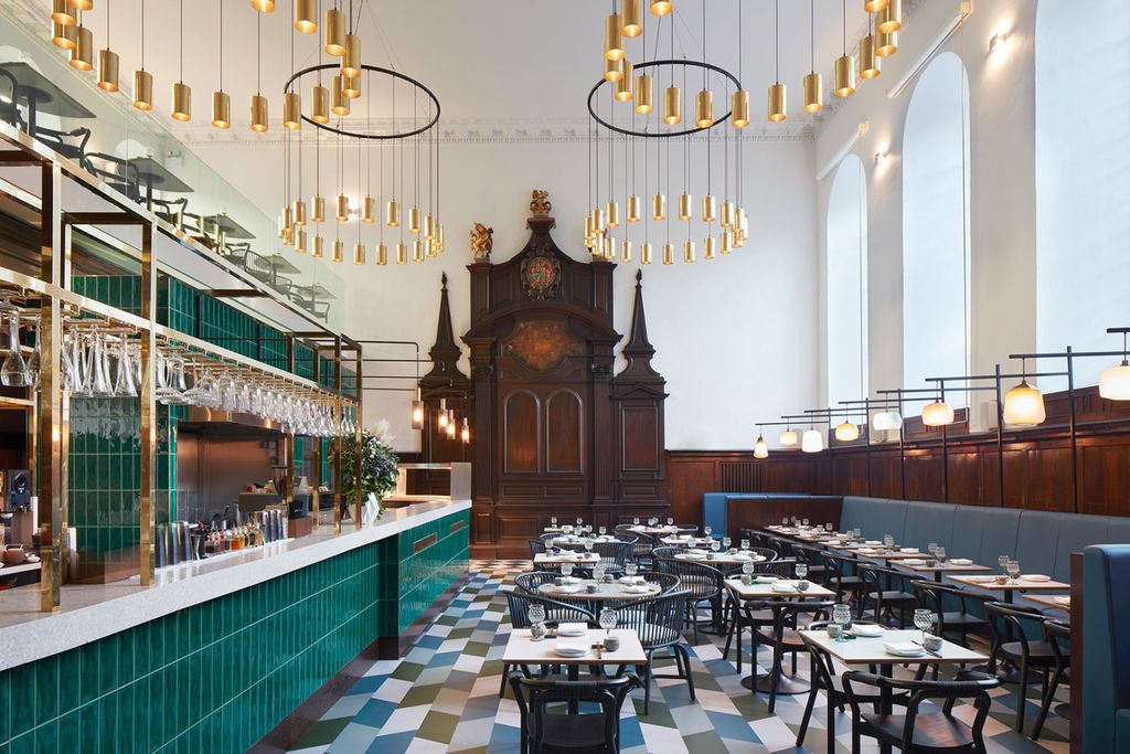 Wow! 5 Tempat Makan Ini Letaknya di Dalam Tempat Ibadah