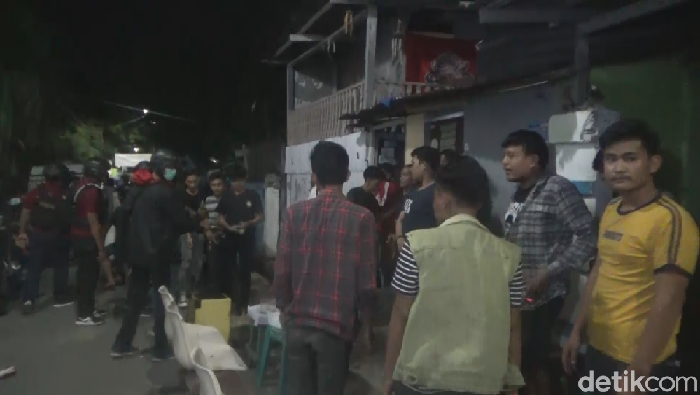 33 remaja diamankan usai pesta miras di area masjid di Makassar (Reinhard/detikcom)