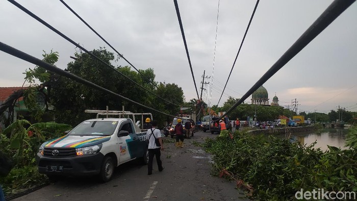 angin kencang di sidoarjo