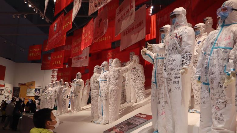 Bangkit dari COVID-19, Wuhan Kini Punya Museum Anti-Corona Kota Wuhan kembali terlihat normal setelah dikatakan berhasil menekan Corona. Kini disana ada museum yang memperlihatkan perjuangan medis dalam melawan Corona.
