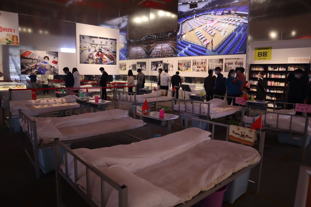 Bangkit dari COVID-19, Wuhan Kini Punya Museum Anti-Corona Kota Wuhan kembali terlihat normal setelah dikatakan berhasil menekan Corona. Kini disana ada museum yang memperlihatkan perjuangan medis dalam melawan Corona.