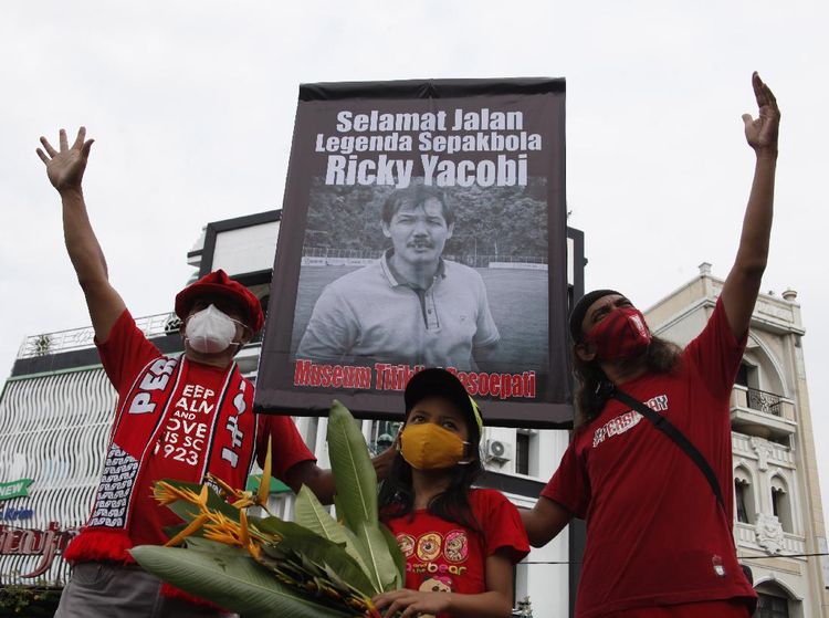 Begini Cara Suporter Bola di Solo Mengenang Mendiang Ricky Yacobi