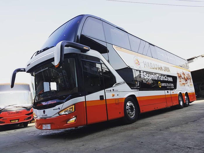 Bus tingkat bodi Avante D2 buatan karoseri Tentrem