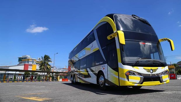 Bus tingkat bodi Skylander Double Decker buatan karoseri New Armada