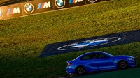 BMW M2 CS adalah mobil edisi khusus eksklusif dan terbatas pertama dari BMW M GmbH di kelas premium compact. Mobil berperforma tinggi mengandung banyak komponen yang dikembangkan untuk balap. Foto: Dok. BMW