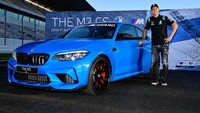 Mobil keren itu menjadi imbalan dari BMW M Award untuk Quartararo atas penampilan kualifikasi MotoGP yang baik. Foto: Dok. BMW
