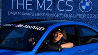“Musim yang gila dan mengasyikkan. Saya senang bisa memenangkan perlombaan untuk BMW M Award,” kata Quartararo. “Sangat menyenangkan bahwa BMW M GmbH telah mengakui kinerja kami di kualifikasi dengan hadiah khusus ini selama bertahun-tahun. Terima kasih banyak atas pengakuan ini. Saya sudah sangat menantikan untuk mencoba BMW M2 CS baru saya. Ini terlihat seperti mobil balap untuk jalanan dan tidak diragukan lagi sangat menyenangkan. Terima kasih banyak untuk BMW M GmbH!” Foto: Dok. BMW