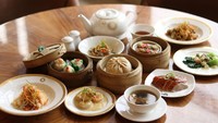 Beragam sajian Chinese food halal dan lezat tersedia di sini. Dari mulai Prawn Dumpling, Chinese Herbal Soup, Hong Kong Style Buttermilk Prawn, berbagai steamed dan fried dim sum pun ada. 