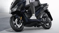 Urusan kaki-kaki, motor ini menggunakan pelek 14 inci dengan profil ban 100/90 di depan dan 110/80 di belakang. Sisten pengereman sudah pakai cakram hidrolik tunggal dengan diameter piringan 260 mm di depan dan 220 mm di belakang. Foto: GPX Racing