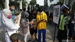 Hari Terakhir PSBB Transisi DKI, Warga Antre Olahraga di Velodrome