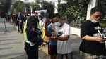 Hari Terakhir PSBB Transisi DKI, Warga Antre Olahraga di Velodrome