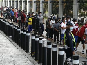 Beda Kebijakan Pusat-Daerah Soal Rem-Gas PSBB, Ini Kata KSP