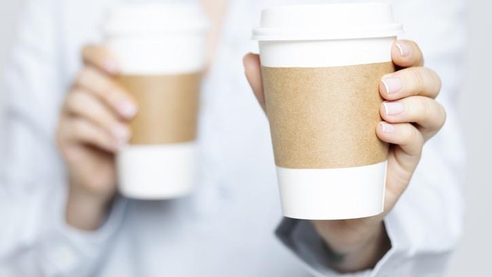Hati-hati! Minum Kopi di Gelas Kertas Berisiko Tercemar 25 Ribu Partikel Plastik