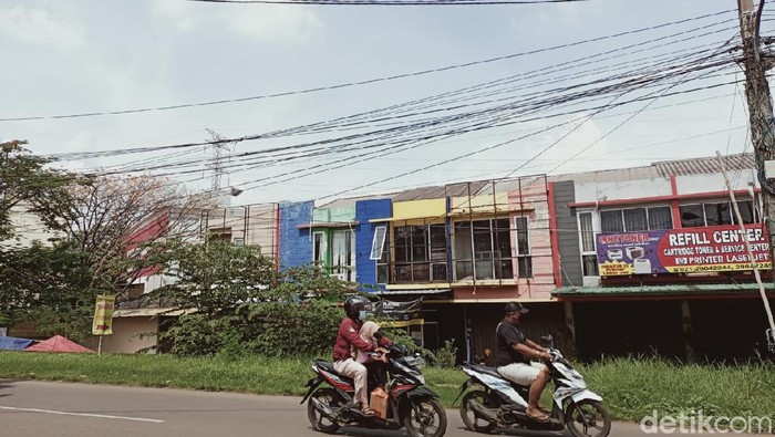 kabel menjuntai