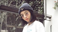 Perempuan dengan rambut sepundak itu mencuri perhatian para penggemar adik dari Verrel Bramasta tersebut.  Foto: Ansellma Putri/ Instagram