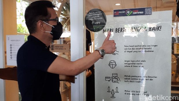 Kunjungan Wishnutama ke Toko Kopi Tuku