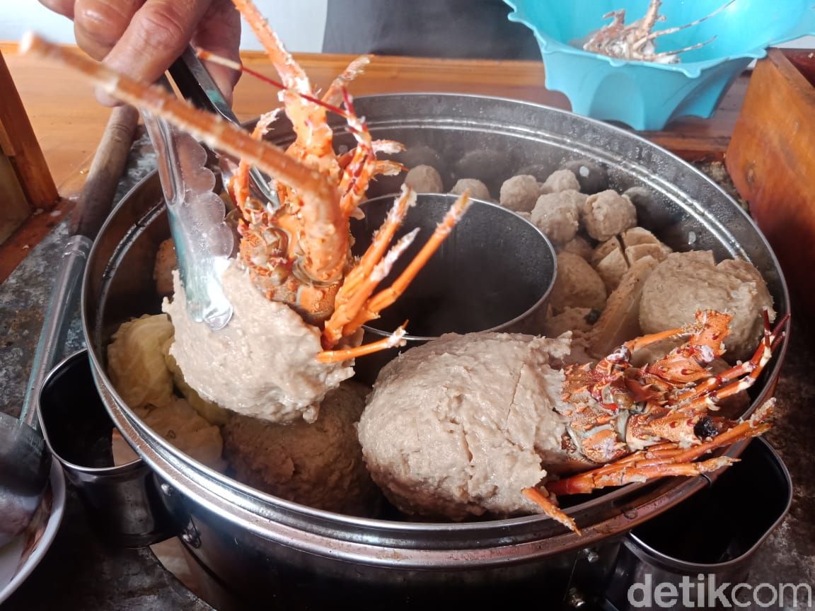Mantul! Di Jombang Ada Bakso Lobster yang Gurih Segar