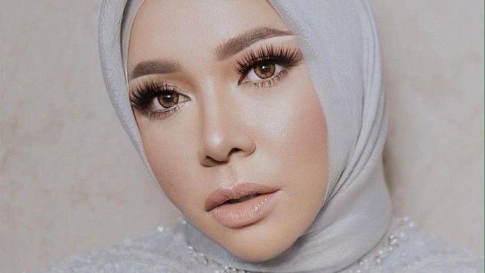 melly goeslaw melly goeslaw