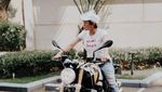Aksi Nikita Mirzani Naik Moge, Katanya Sih Mau Nyopotin Baliho