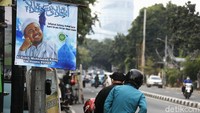 Baliho tersebut diturunkan oleh anggota TNI. terkait dengan penertiban baliho itu, Pangdam Jaya Mayjen TNI Dudung Abdurachman menegaskan ada aturan yang harus dipatuhi terkait pemasangan baliho. Ia meminta tidak ada pihak yang seenaknya sendiri dan merasa paling benar.